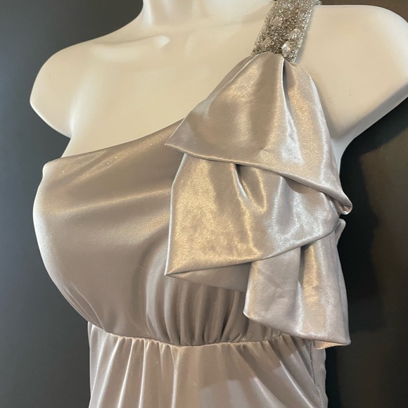 Stunning Silver Shimmer Gown Dress - Picture 2 of 4